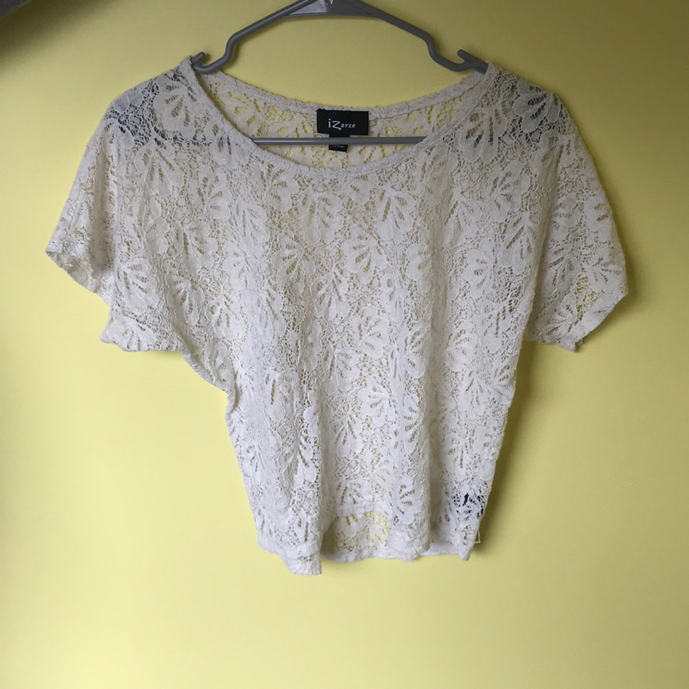 White lace high low bottom shirt